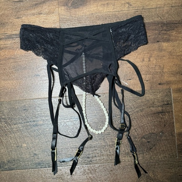 NWOT oh la la Cheri black lace garter  belt with pearl details S/M - Picture 6 of 7